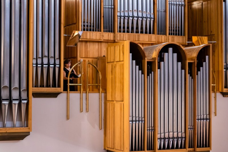 MEDYTACJE O TAJEMNICY EUCHARYSTII - muzyczne rozważanie poprowadzili Elżbieta Grodzka-Łopuszyńska (sopran) i Julian Gembalski (organy)