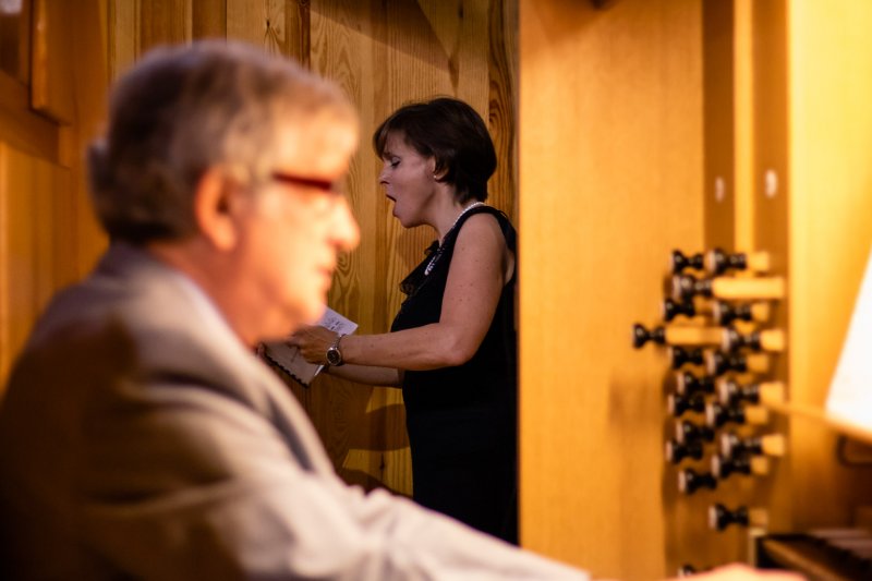 MEDYTACJE O TAJEMNICY EUCHARYSTII - muzyczne rozważanie poprowadzili Elżbieta Grodzka-Łopuszyńska (sopran) i Julian Gembalski (organy)