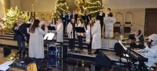 24 grudnia 2025 r. - Czuwanie słowno-muzyczne przed Pasterką przygotowane przez parafialną scholę Familia Nostra